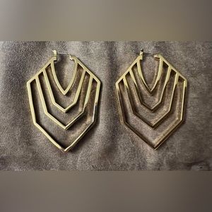 Big beautiful gold tone Vince Camuto CHEVRON earrings! NWT